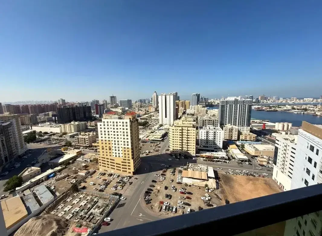 أسعار الشقق في عجمان 2026: دليل الشراء، فخ الرسوم الخفية، وكيف تحقق عائداً يتجاوز 10 %